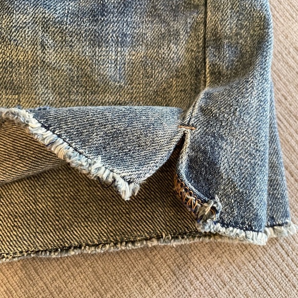 GAP 1969 Distressed Denim Jean Shorts Size 28R EUC - Picture 12 of 14